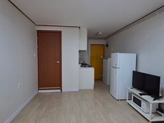 Affordable studio apartment in Gokseon-dong, 4th image