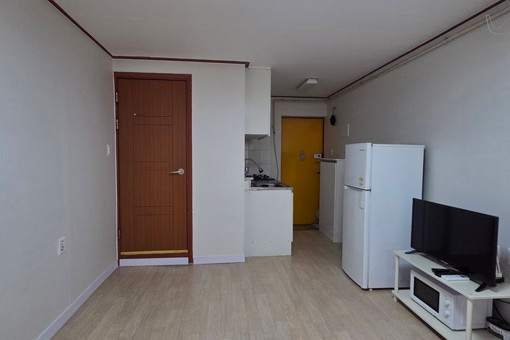 Affordable studio apartment in Gokseon-dong, 4th image