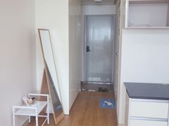 Spacious room, stylish room, close to the sta 16th image