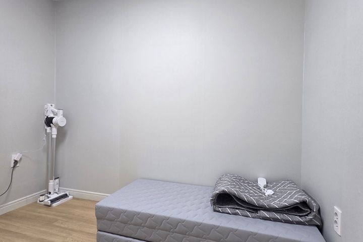Remodeled two-room apartment, 7-minute walk t 12th image