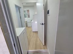 Remodeled studio apartment, 7 minutes from th 5th image