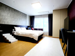 One-month stay at a beachfront duplex with a 6th image