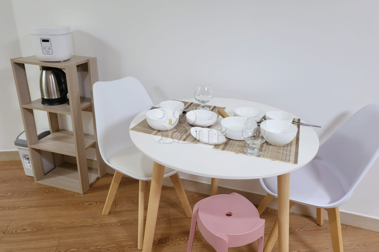 Spacious room, stylish room, close to the sta 8th image