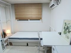 Room 202 11th image