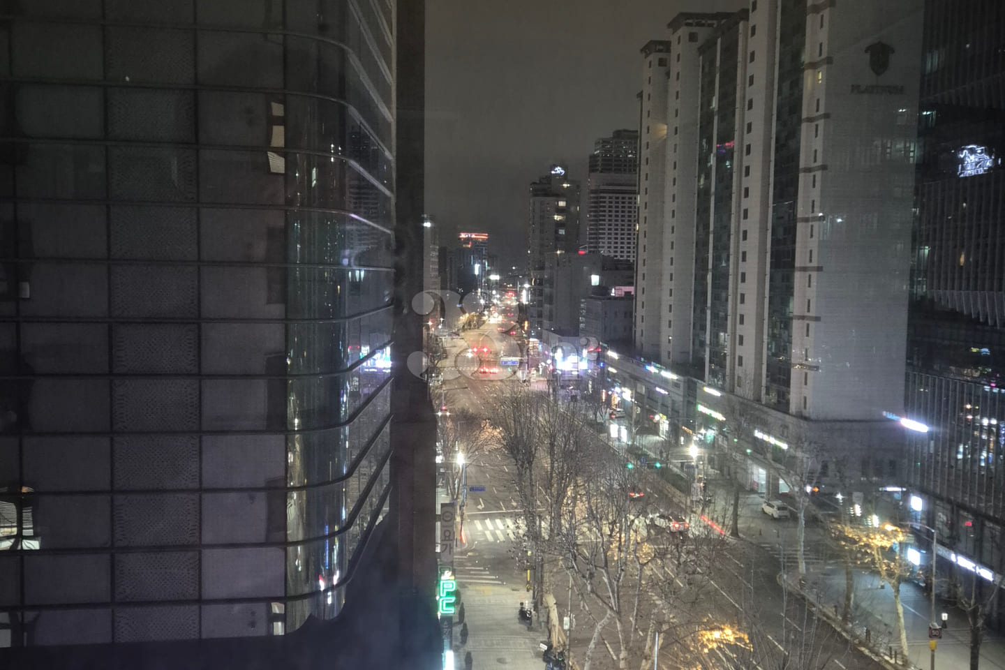 City view, super close to the subway station, 2th image
