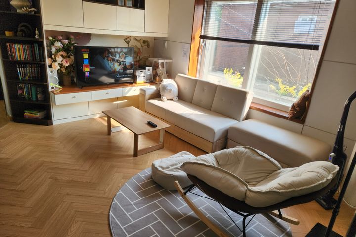 Two-room apartment with a private rooftop nea 3th image