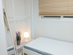Room 202 17th image