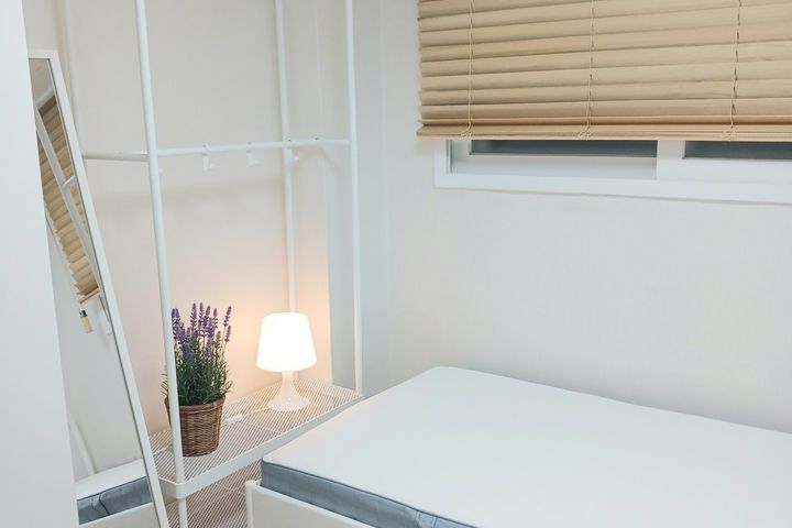 Room 202 17th image