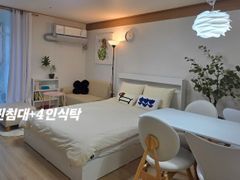 🌈Cozy home + Prime location right by the sta 1th image