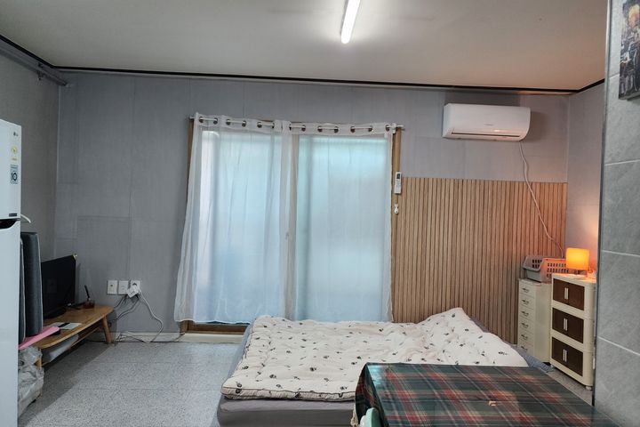 Studio apartment near Cheongnyangni Station 1th image