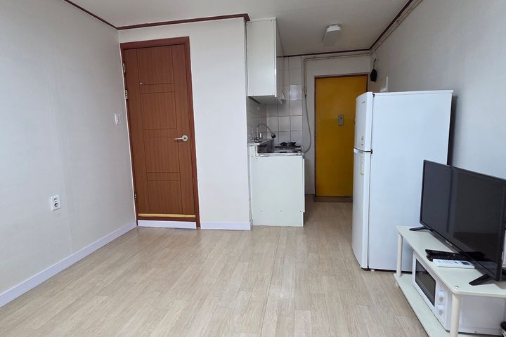 Affordable studio apartment in Gokseon-dong, 6th image