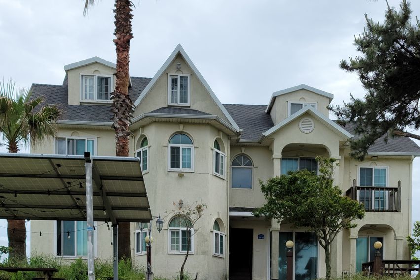 3-bedroom duplex near Aewol Beach 0th image