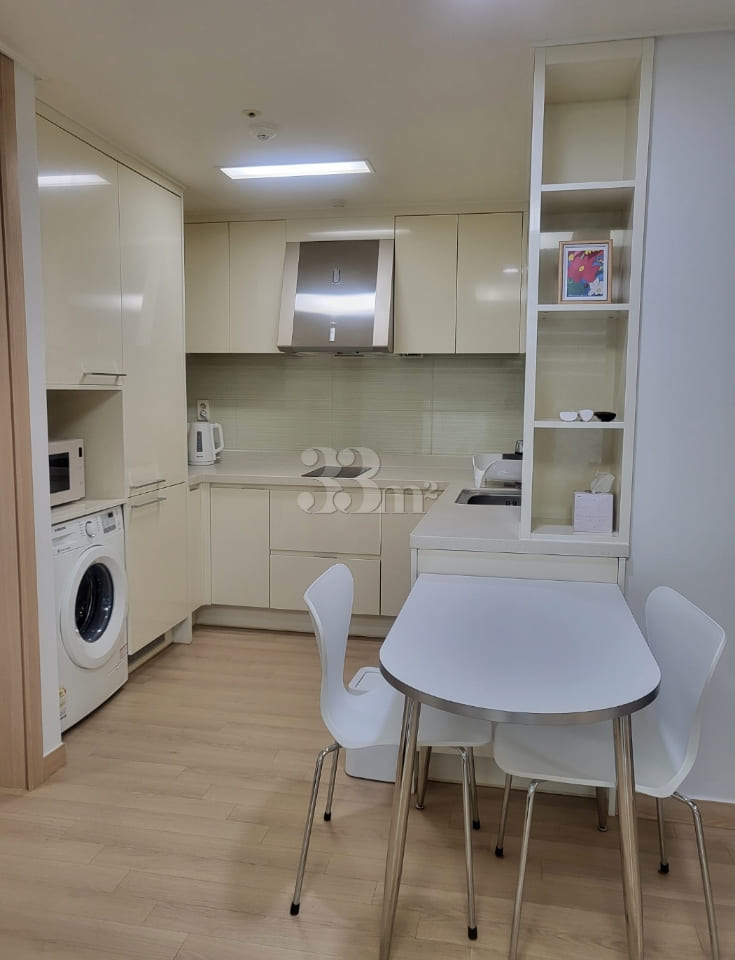 Neat, white-themed two-room unit near Beomeo  4th image