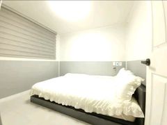 A neat and cozy house. 3th image