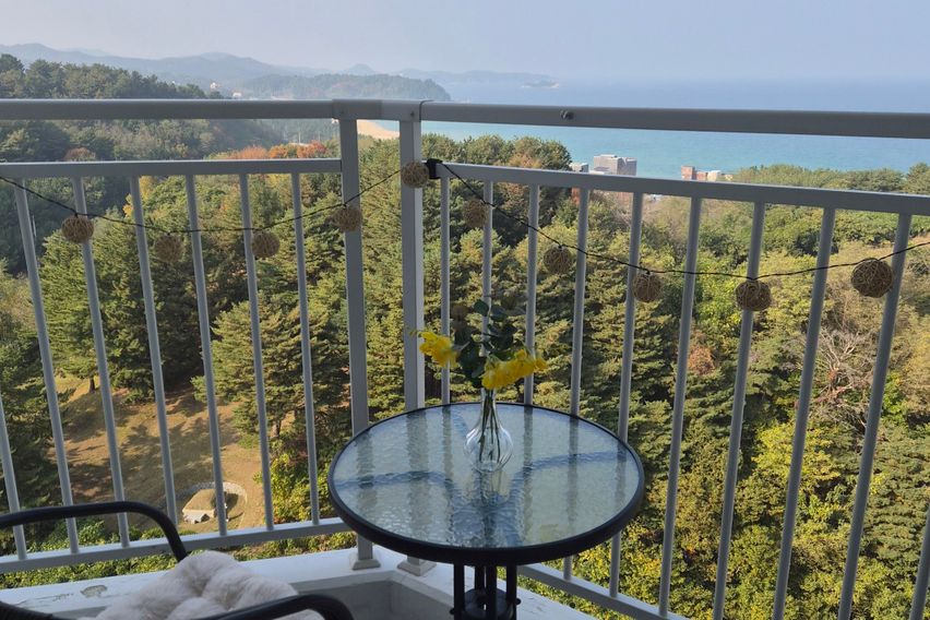 Ocean view, cooking and laundry available. 15th image