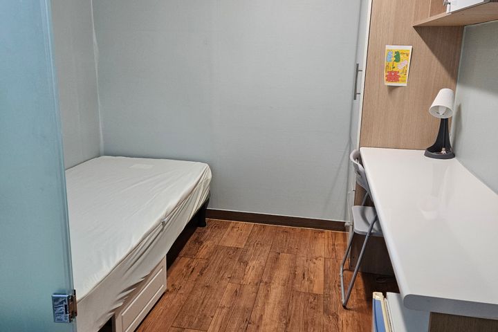 Room 204 (Men's Room) 0th image