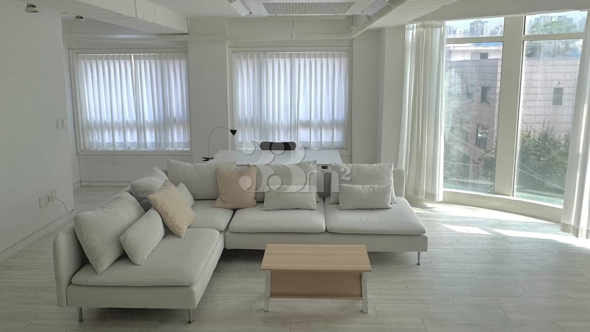 4-bedroom duplex with a spacious park view 0th image
