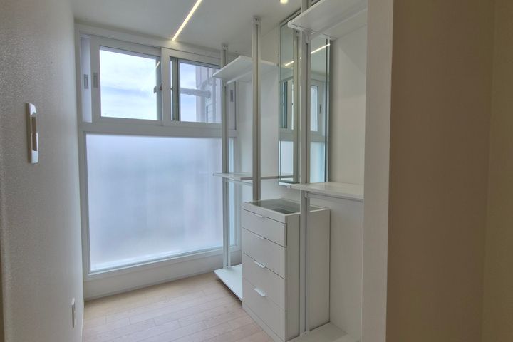 25-pyeong unit; within walking distance of Ju 10th image