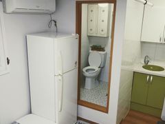 Room 305 7th image