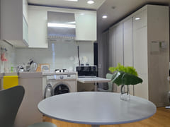 Spacious room (sleeps 3) > 1 minute to the te 0th image