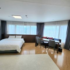 반려견O 한달살이 큰방 방 이미지