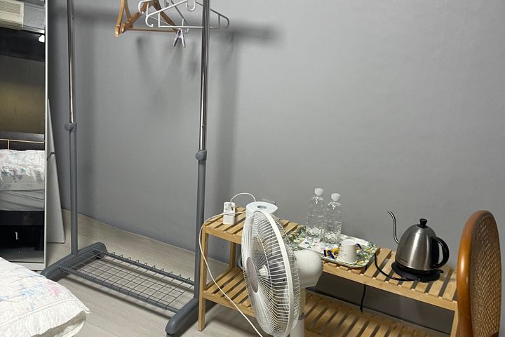 Studio-style 5th image