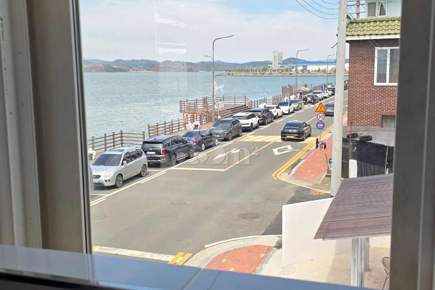 Short-term rental with a sea view in Sacheon, 7th image