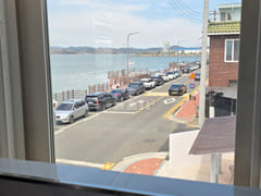 Short-term rental with a sea view in Sacheon, 7th image