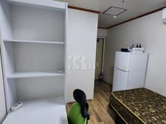 Room 402 0th image