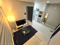 1 minute from the subway, 1 bedroom, 1 living 3th image
