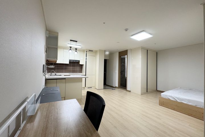 Pyeongtaek fully furnished studio apartment 4th image