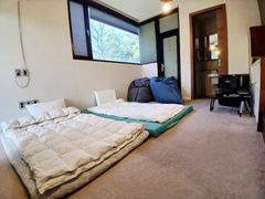 Three-bedroom detached house with a fireplace 4th image