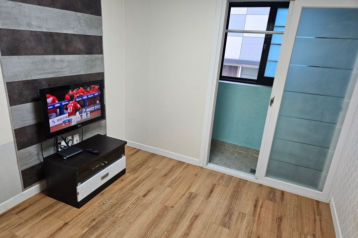 Two-room apartment near Suncheon Lake Park 1th image