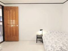 Two-bedroom apartment, 5-minute walk from Ewh 0th image