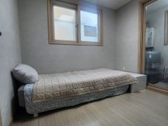 3-bedroom, 2-bathroom apartment near the subw 6th image