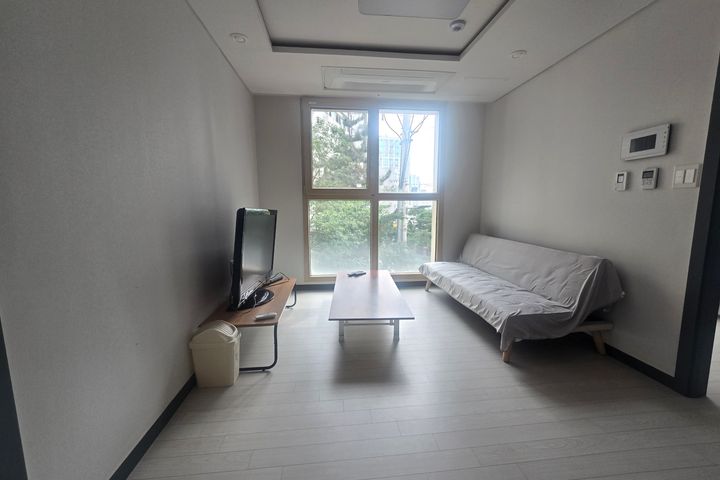Newly built property in Gaebong-dong with two 13th image