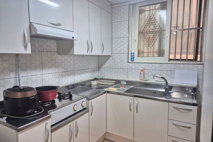 3-bedroom unit on the 1st floor near Galma St 2th image