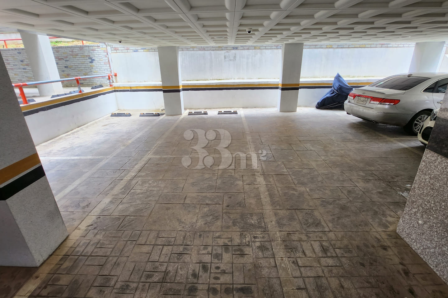 Spacious 1.5-room, quiet, free parking 4th image