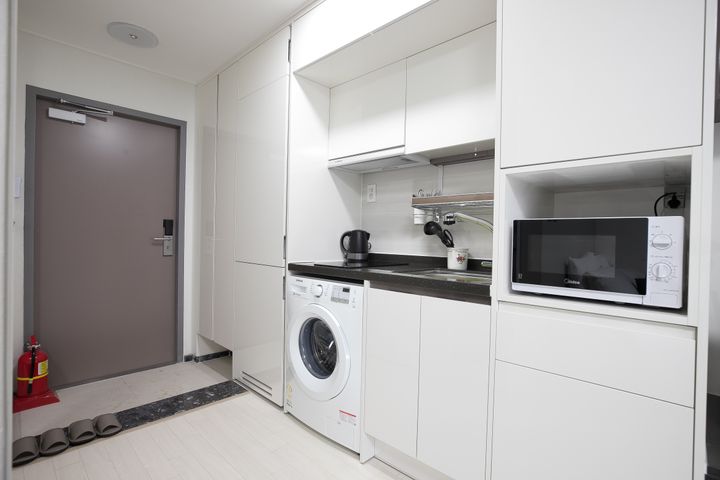Hyojadong Hotel Room 1009 5th image