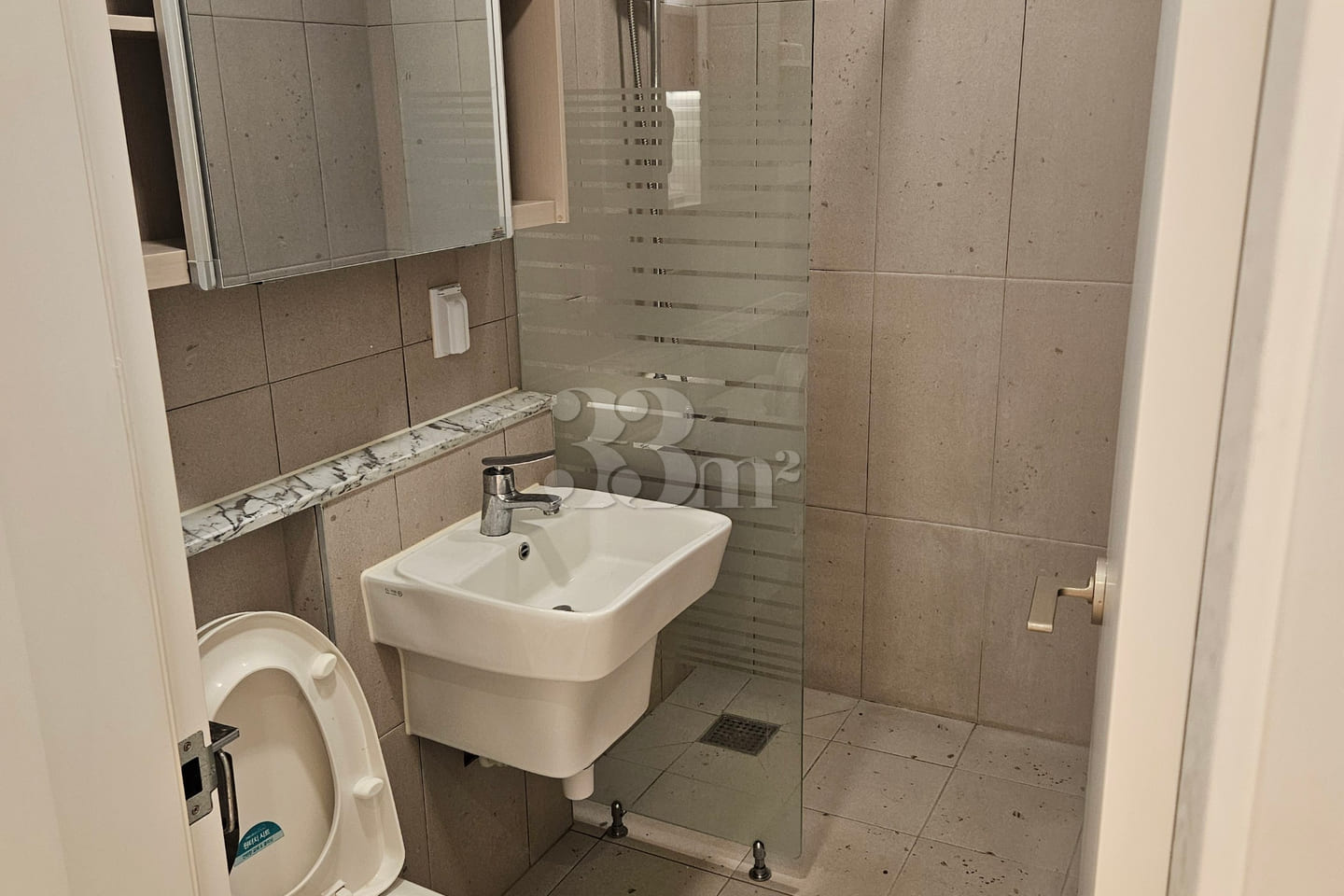 Spacious two-room unit with two air condition 3th image