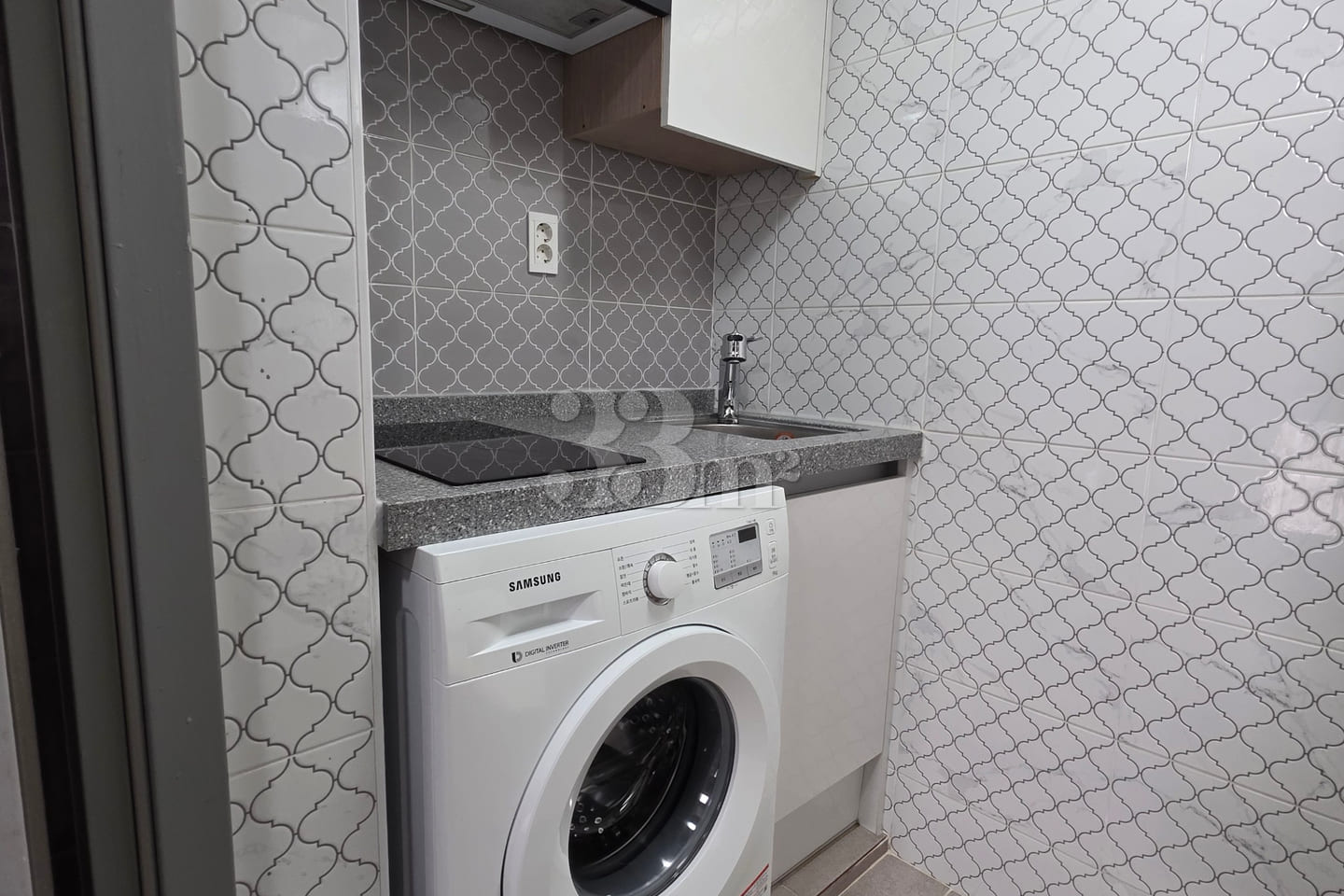 A clean, well-prepared room 6th image