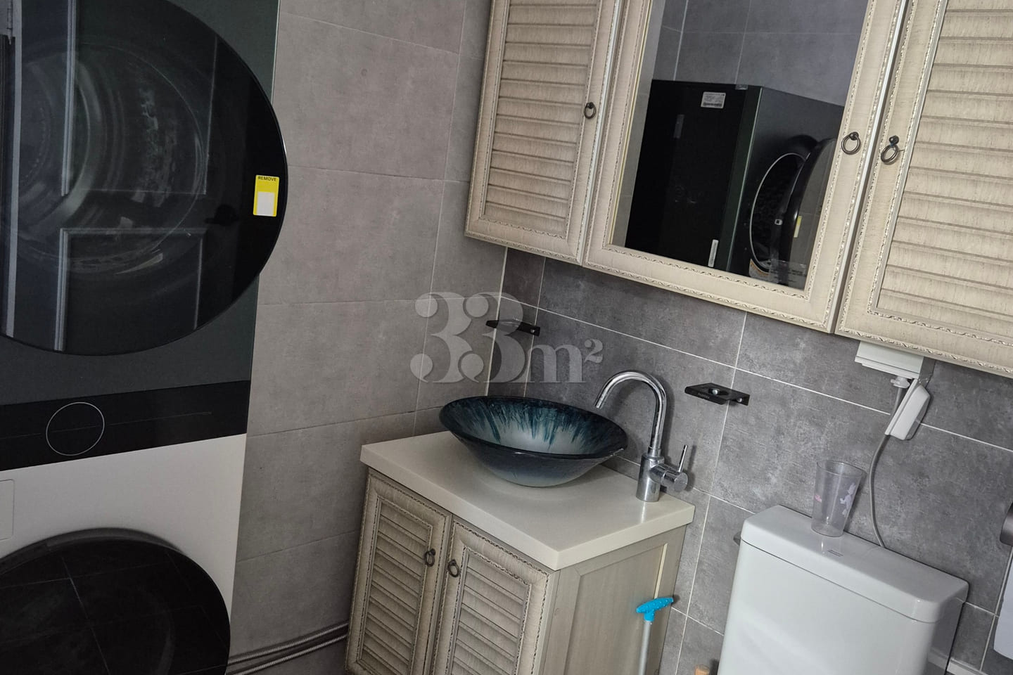 Fully Furnished Studio 🥇 Budget-Friendly Tri 5th image