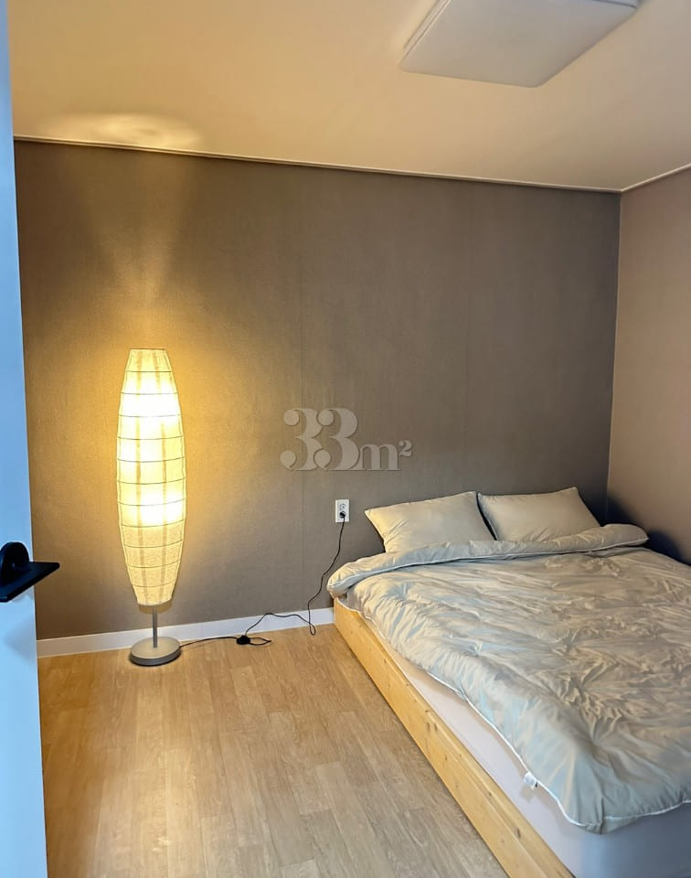 Spacious 35-pyeong detached house 2th image