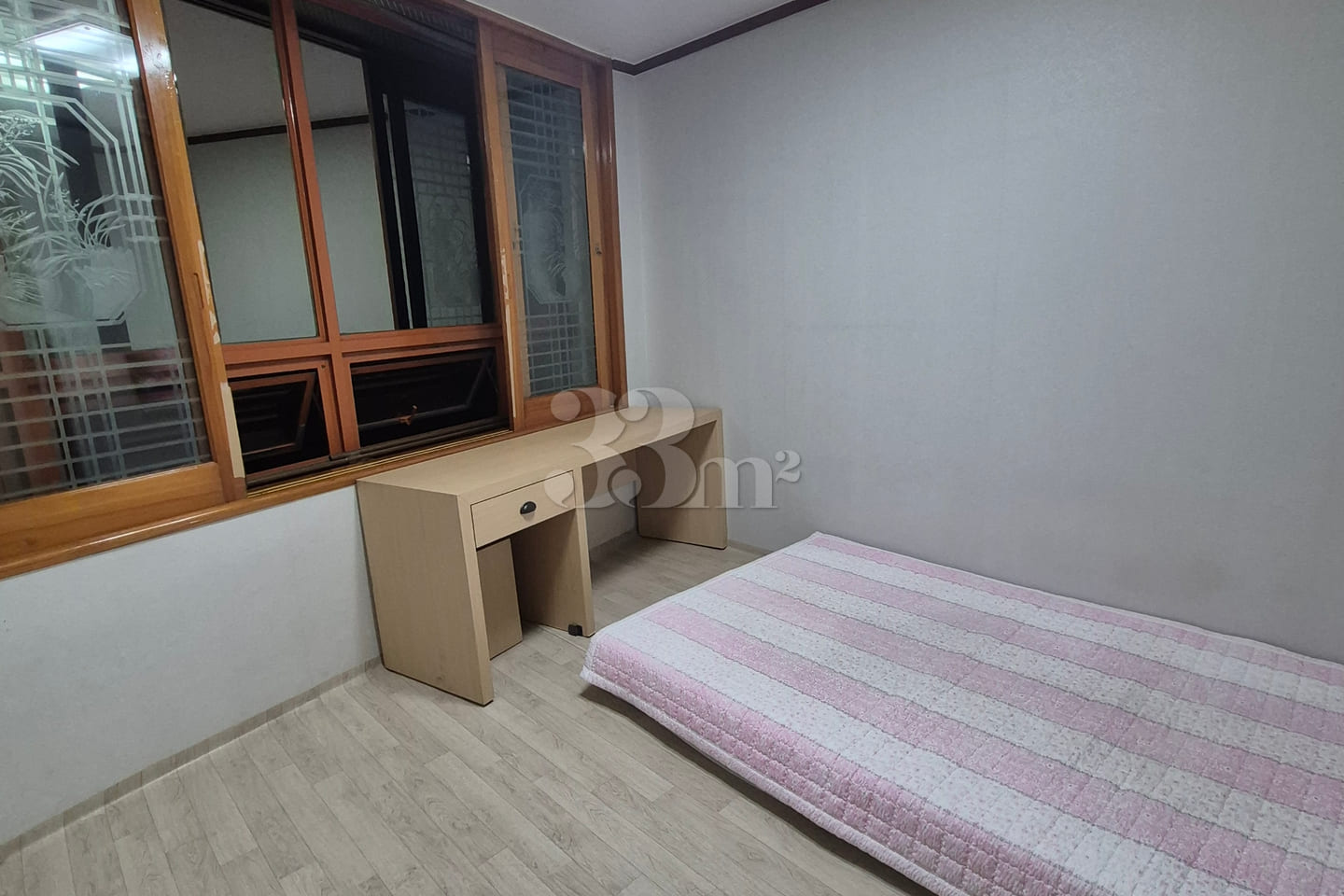 Fully furnished, west-facing, 4-bedroom unit  11th image