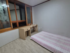 Fully furnished, west-facing, 4-bedroom unit 11th image