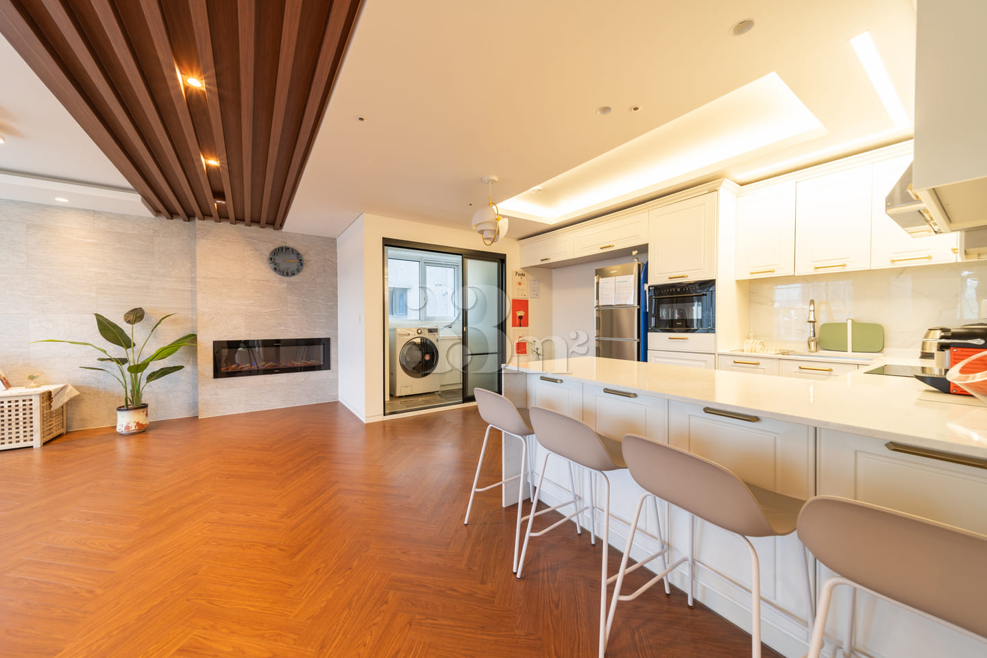 5 minutes from Line 7 station; 3 bedrooms, 2  4th image