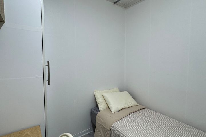 Mini-room with an interior-facing window and  1th image