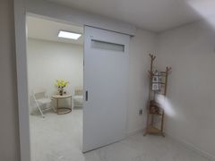 2 bedrooms, fully renovated, right next to th 8th image