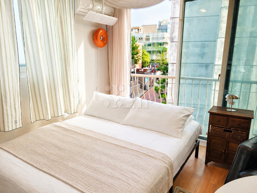 Spacious and pretty room, 3 minutes from Hyeh 1th image