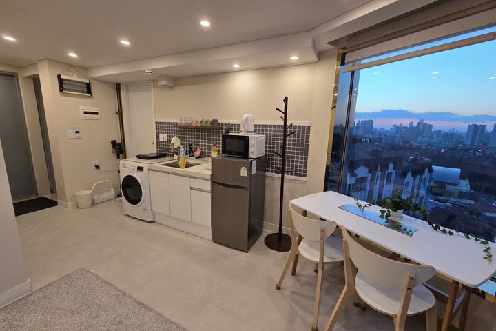 Itaewon 2-Bedroom Apartment with Seoul Tower  8th image